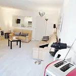 2mn/45m2/vue Mer/inernet/clim/parking Prive * Cannes