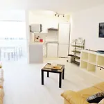 2mn/45m2/vue Mer/inernet/clim/parking Prive Appartement *