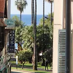 Appartement 2mn/45m2/vue Mer/inernet/clim/parking Prive Cannes