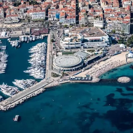 Apartment 2mn/45m2/vue Mer/inernet/clim/parking Prive Cannes